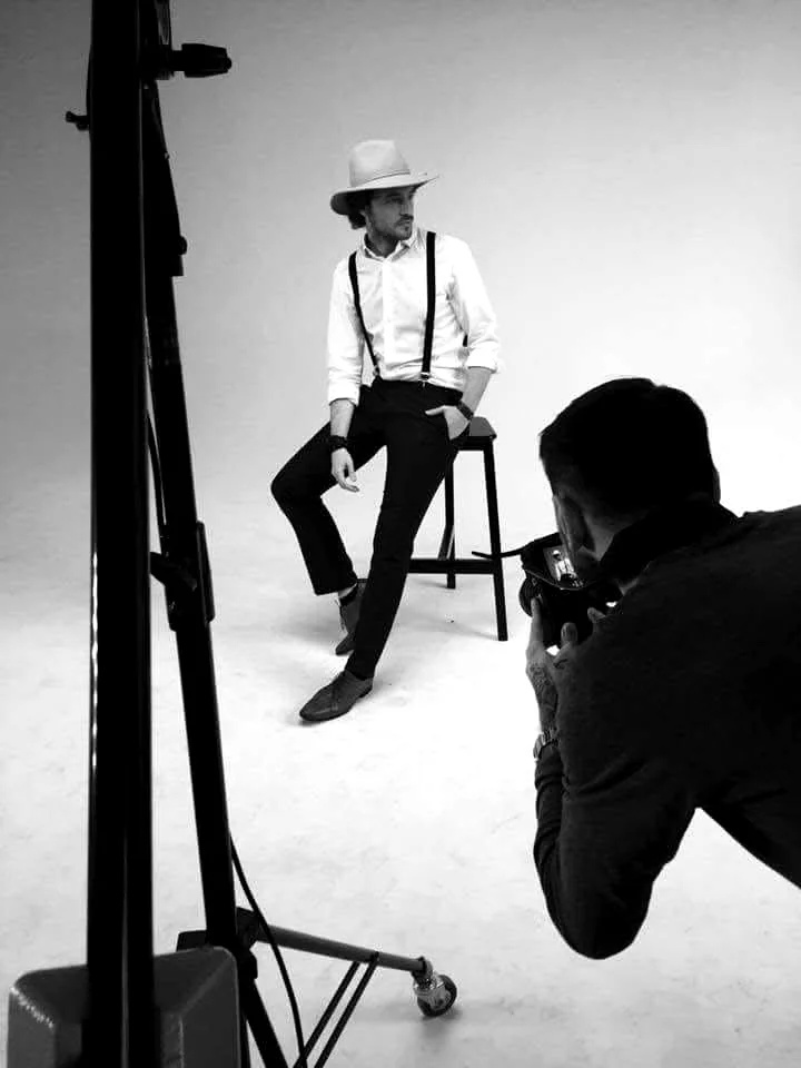 Paul-Michel Manandise lors d’une séance photographique